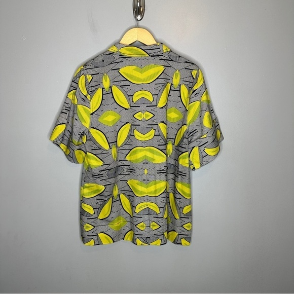 Essential Antwerp Button from short sleeve print blouse - Picture 5 of 6